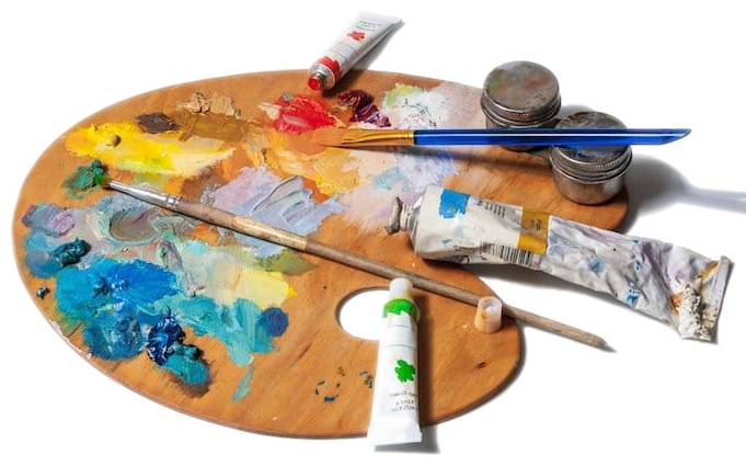 Traditional oil paint and palette